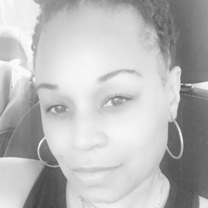 Hi I’m Nicole thank you for stopping by my closet.